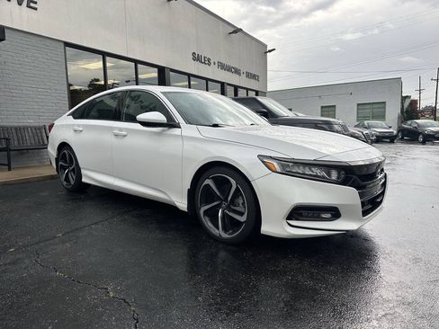 Used 2018 Honda Accord Sport image 4