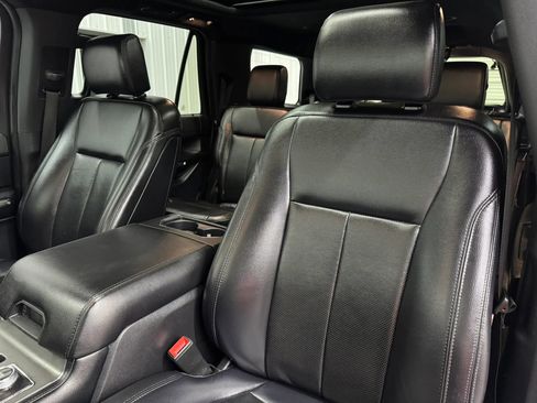 Used 2019 Ford Expedition XLT w/ Equipment Group 202A AWD/4WD image 10