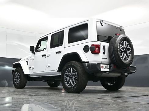 Used 2025 Jeep Wrangler Unlimited Sahara AWD/4WD image 58
