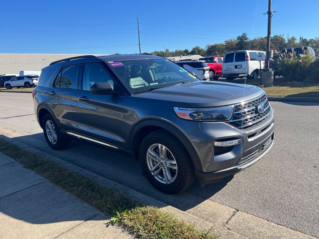 Used 2022 Ford Explorer XLT w/ Equipment Group 202A AWD/4WD image 2