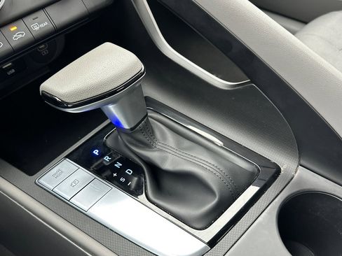 Used 2024 Hyundai Elantra SE image 20