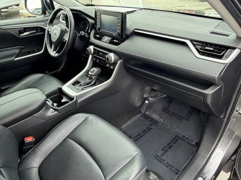 Certified 2021 Toyota RAV4 XLE Premium AWD/4WD image 9
