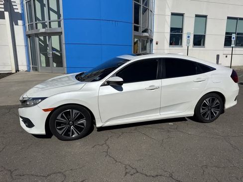 Used 2017 Honda Civic EX-T image 3