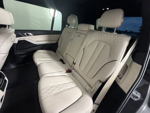Used 2022 BMW X7 xDrive40i w/ M Sport Package AWD/4WD image 30