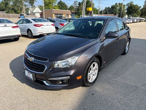 Used 2016 Chevrolet Cruze LT w/ Sun And Sound Package FWD image 4