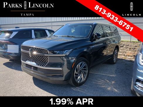 Used 2025 Lincoln Navigator Reserve AWD/4WD image 5