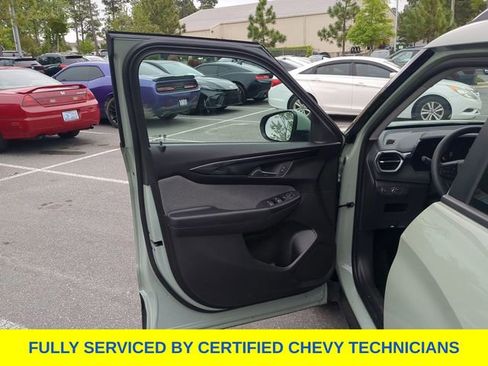 Used 2025 Chevrolet TrailBlazer LT AWD/4WD image 19