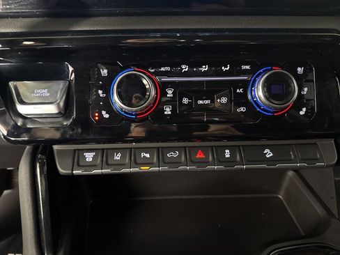 Used 2025 GMC Sierra 2500 AT4 image 16