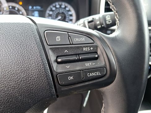 Used 2022 Hyundai Venue SEL image 22