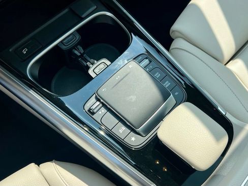Certified 2023 Mercedes-Benz GLA 250 4MATIC image 27