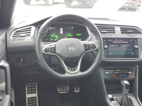 Used 2024 Volkswagen Tiguan SE R-Line image 13