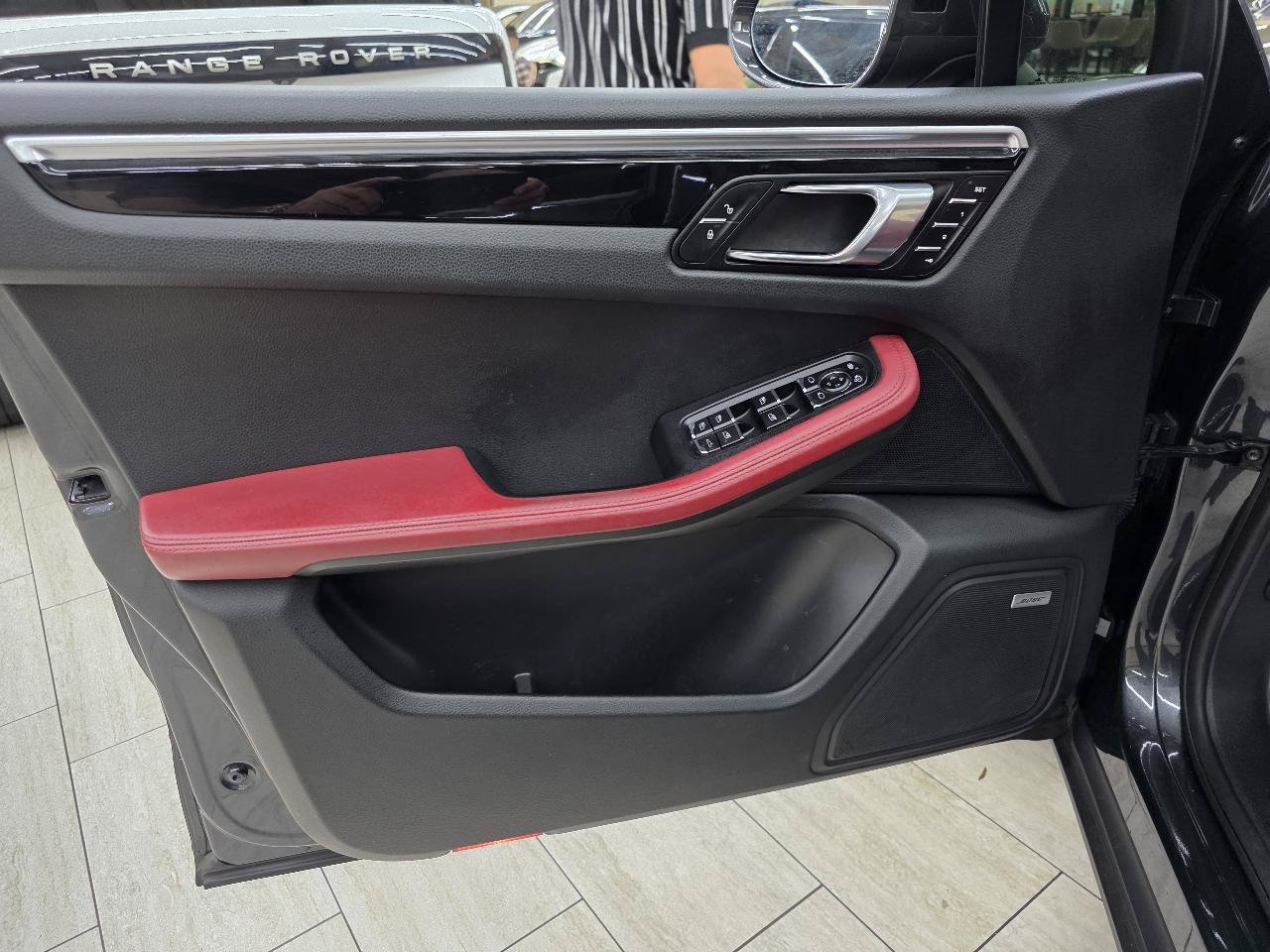 Used 2018 Porsche Macan AWD/4WD image 38
