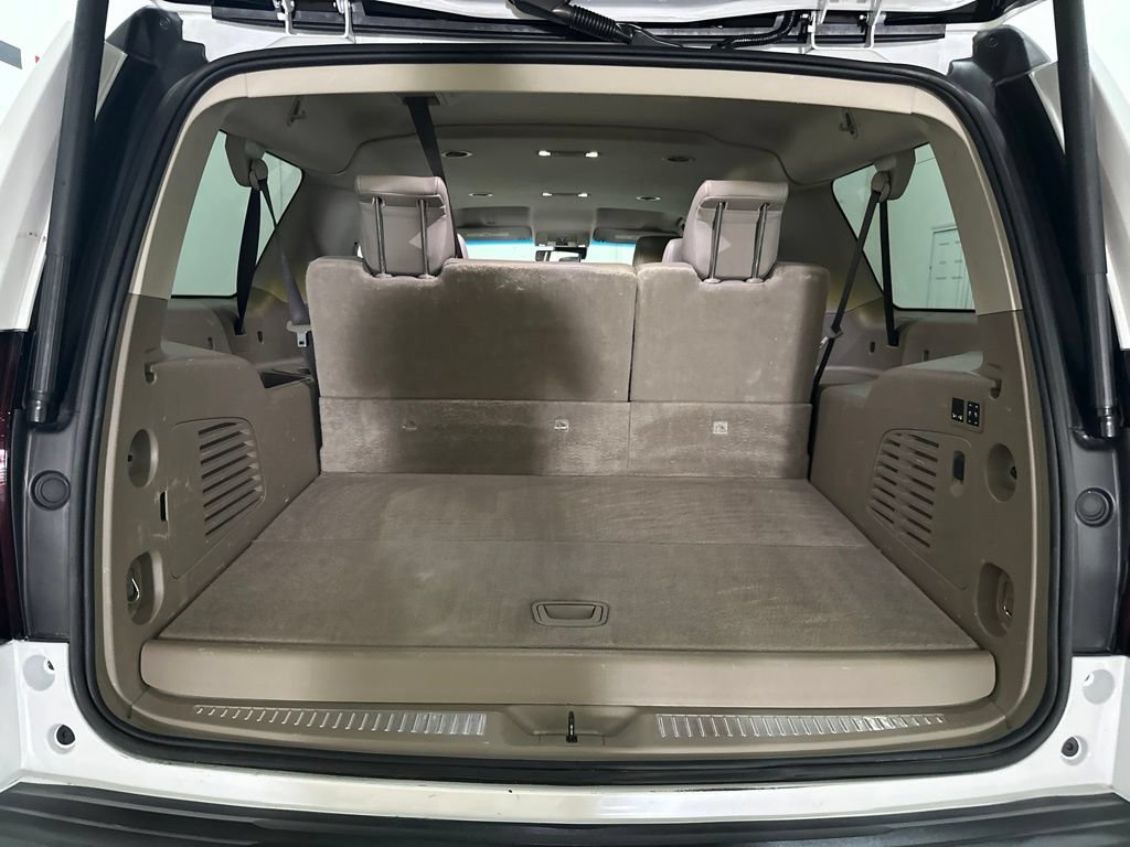 Used 2020 Chevrolet Suburban LT w/ Luxury Package RWD image 14