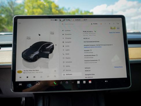 Used 2022 Tesla Model Y Long Range image 12