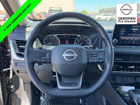 Certified 2025 Nissan Rogue SV image 18