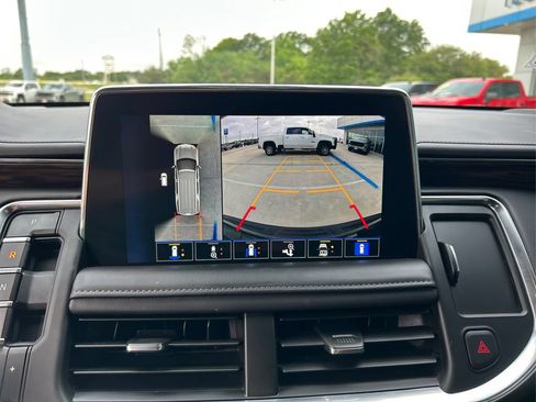 Used 2023 Chevrolet Suburban LT w/ Luxury Package RWD image 22