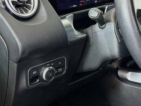 Used 2024 Mercedes-Benz EQB 250+ image 17