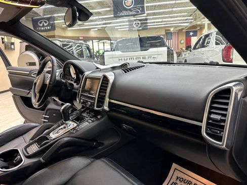 Used 2014 Porsche Cayenne S image 40