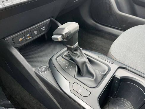 Used 2025 Kia K4 LXS image 41