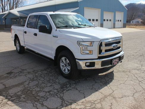 Used 2017 Ford F150 XLT w/ Trailer Tow Package image 4