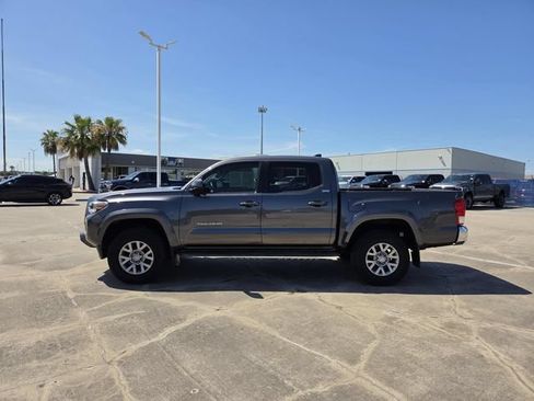 Used 2017 Toyota Tacoma SR5 w/ Tow Package RWD image 2