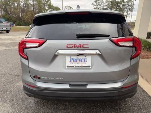 Used 2023 GMC Terrain SLE w/ Driver Convenience Package image 8