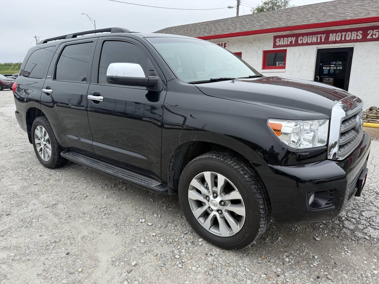 Used 2017 Toyota Sequoia Limited w/ Safety & Convenience Package AWD/4WD image 1