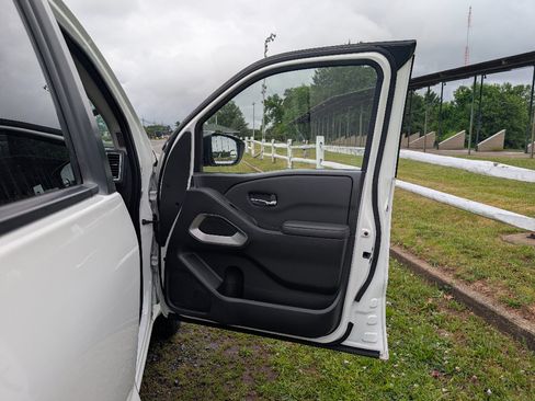 Used 2023 Nissan Frontier SV w/ Technology Package RWD image 13