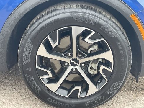 Certified 2025 Kia Sportage EX w/ Premium Package image 9