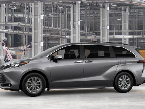 New 2026 Toyota Sienna XLE FWD image 3
