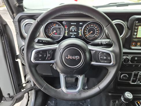 Used 2023 Jeep Gladiator Overland image 23
