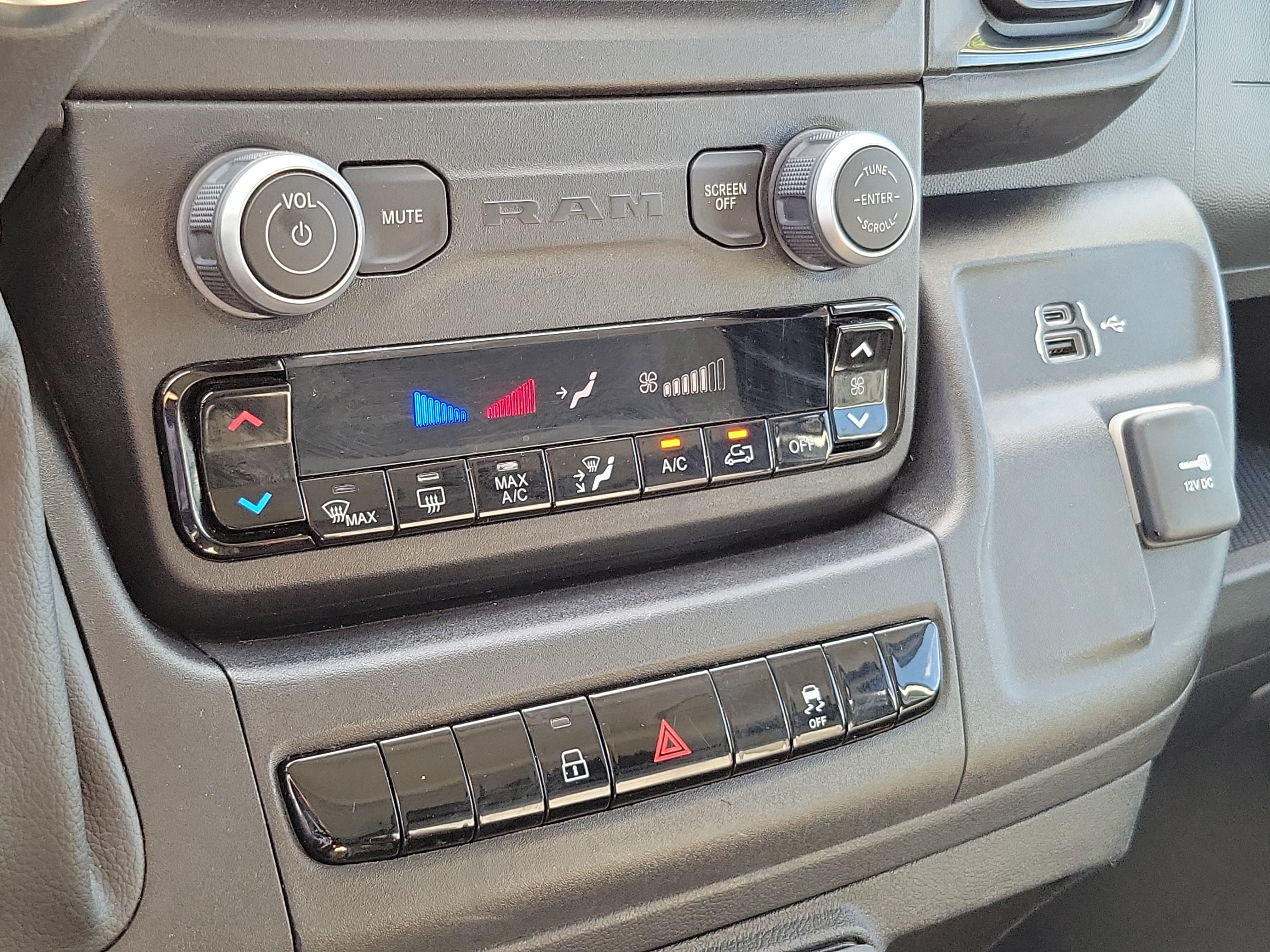 Used 2025 RAM ProMaster 2500 w/ Convenience Group FWD image 24
