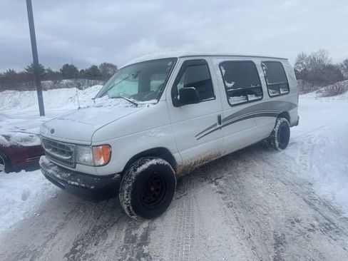 Used 2002 Ford E-150 and Econoline 150 image 4