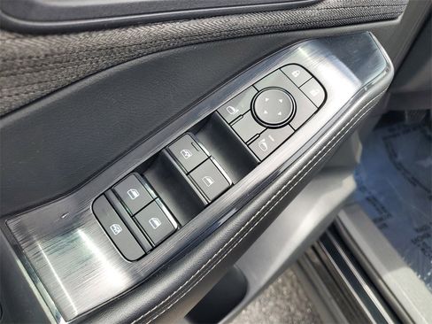 Used 2023 Nissan Rogue SV image 9