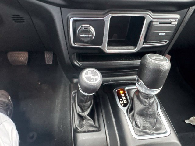 Used 2022 Jeep Wrangler Unlimited Sport AWD/4WD image 19