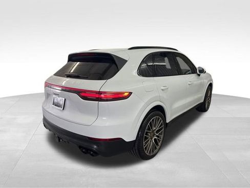 Used 2023 Porsche Cayenne Platinum Edition image 5