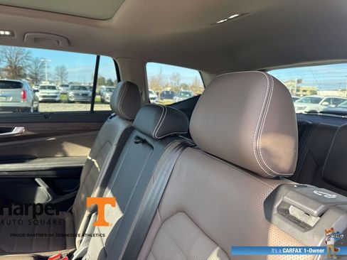 Used 2025 Volkswagen Atlas SEL image 9