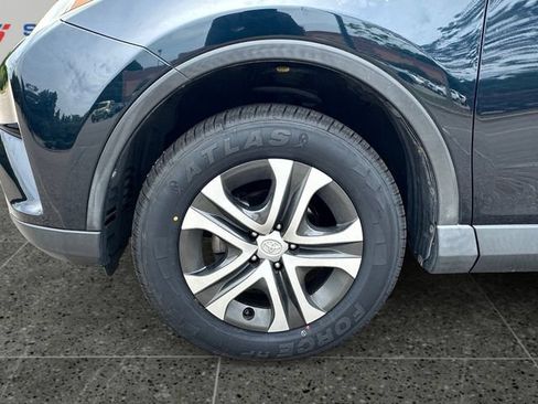 Used 2018 Toyota RAV4 LE FWD image 14