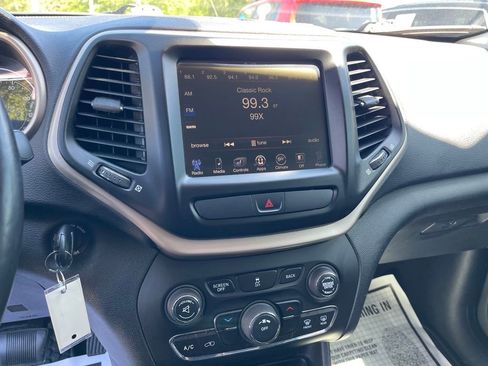 Used 2015 Jeep Cherokee Latitude w/ Cold Weather Group AWD/4WD image 22