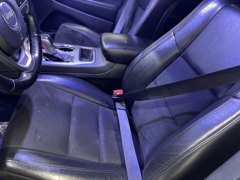 Used 2021 Jeep Grand Cherokee Laredo X image 11