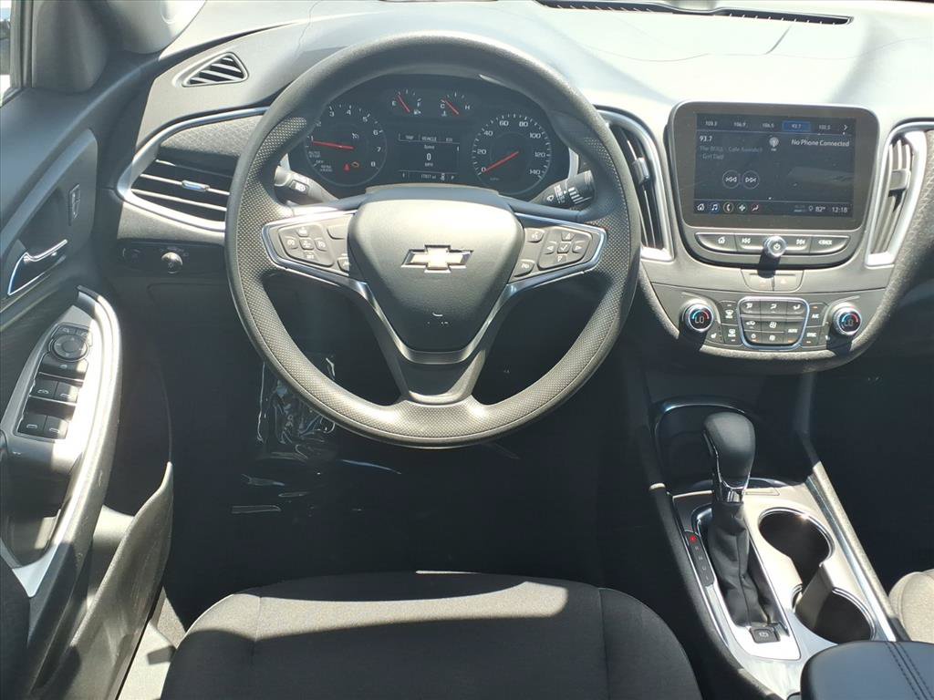 Used 2025 Chevrolet Malibu LT FWD image 3