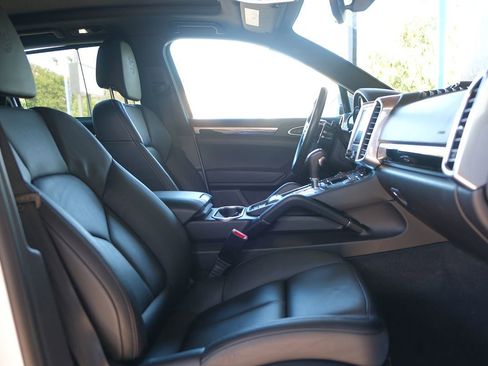 Used 2017 Porsche Cayenne S image 29