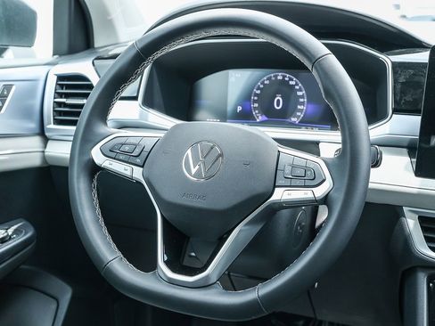 New 2025 Volkswagen Taos SE image 29