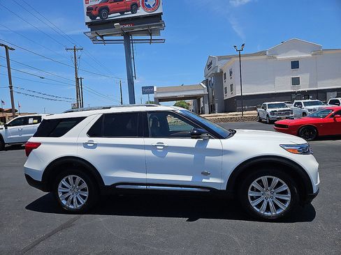 Used 2021 Ford Explorer King Ranch w/ Premium Technology Package AWD/4WD image 5
