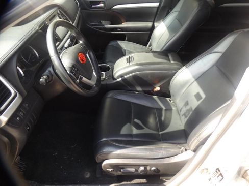 Used 2018 Toyota Highlander XLE image 14