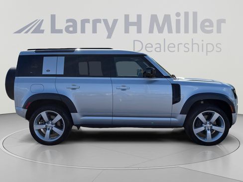 Used 2022 Land Rover Defender 110 XS Edition AWD/4WD image 6