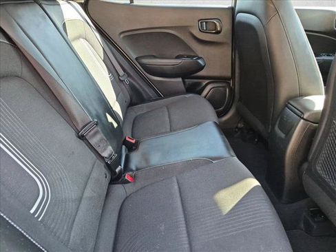 Used 2022 Hyundai Venue Limited FWD image 20