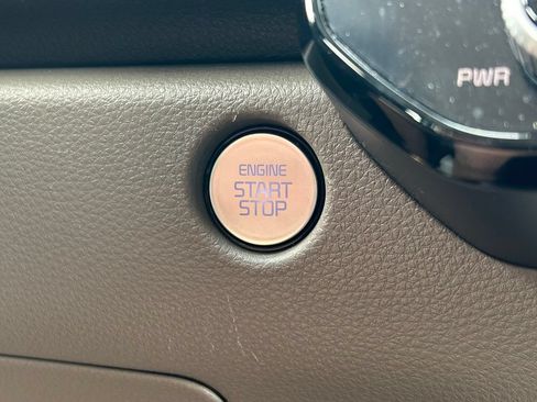 Used 2026 Kia Carnival FWD image 26