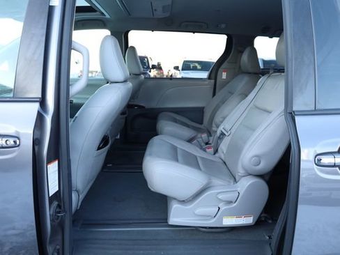Used 2020 Toyota Sienna XLE Premium image 29