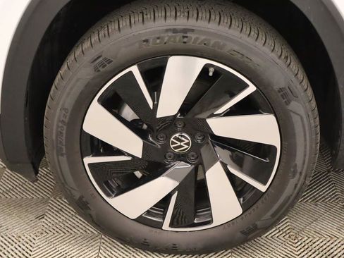 Certified 2026 Volkswagen Atlas Cross Sport SE FWD image 5